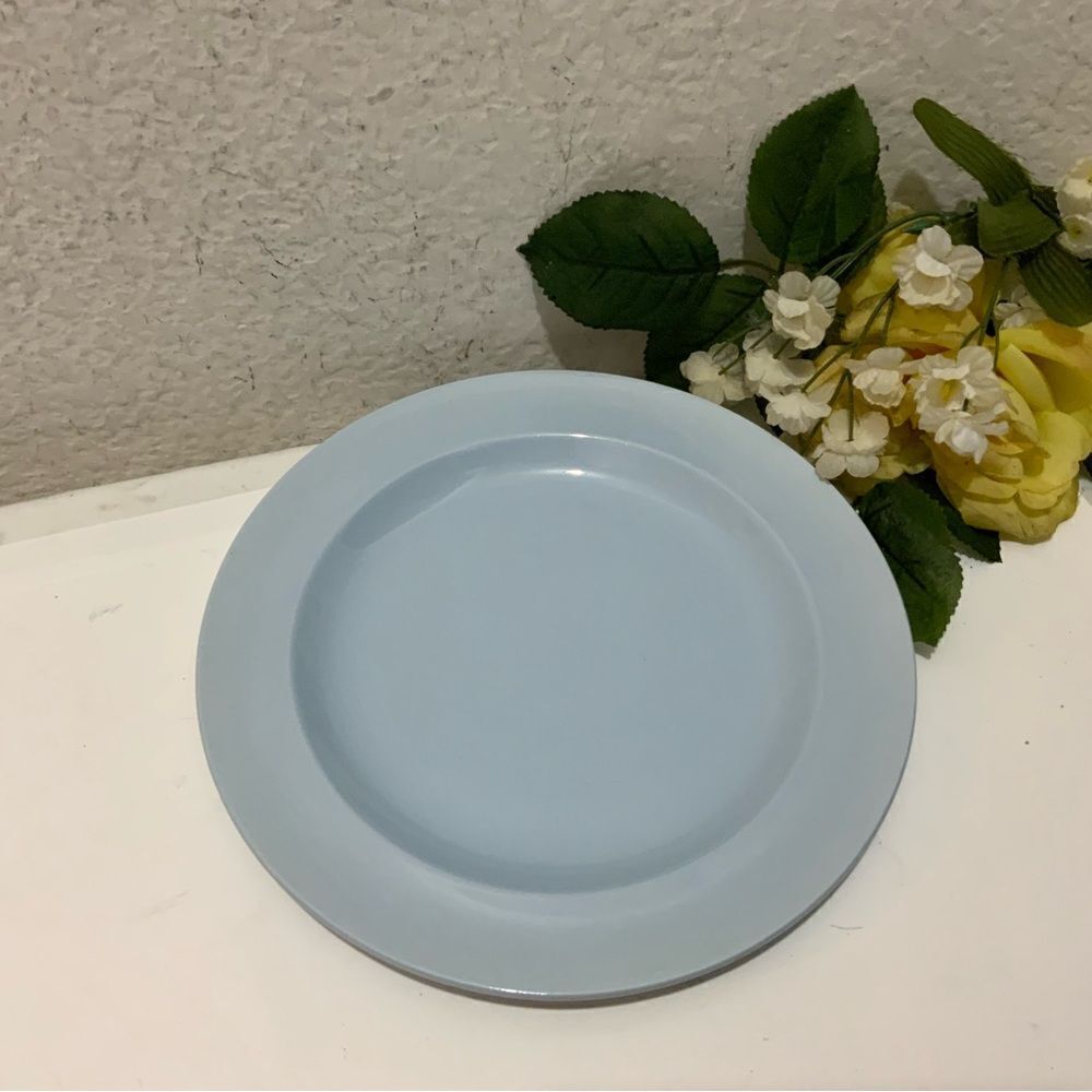 Wedgwood On Lavender Blue Shell 8 3/8 In Salad Plate G6